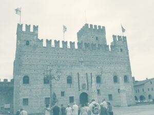 Das Castello Inferiore am Schachbrettplatz von Marostica